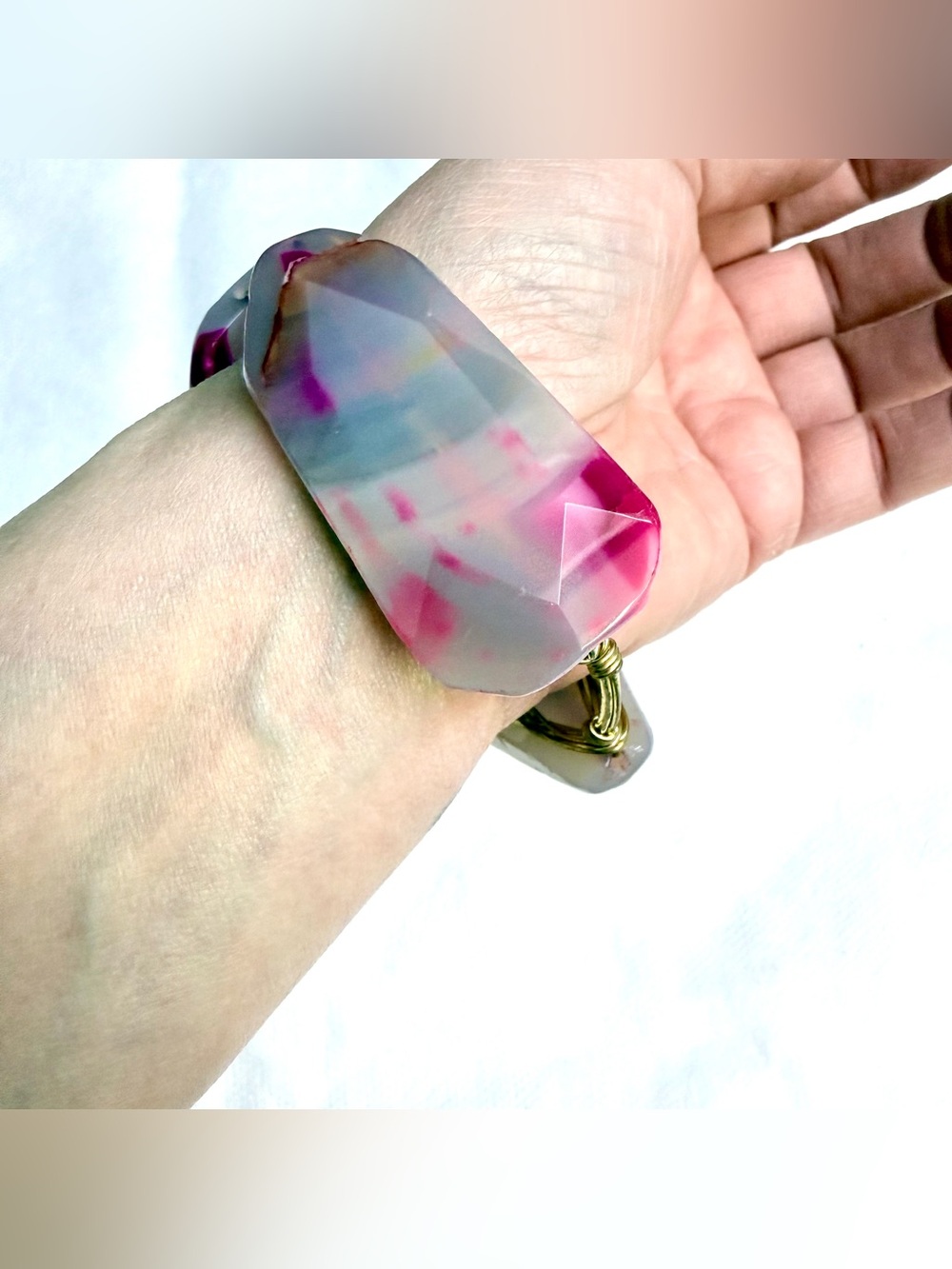Bourbon and Bowties pink agate wrapped gold wire bracelet - Picture 5 of 6